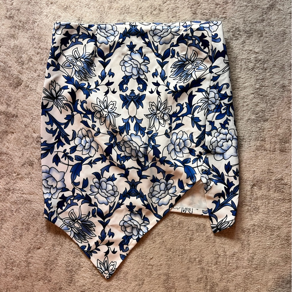 Fun mini pencil skirt. Small. Stretchy soft fabric.